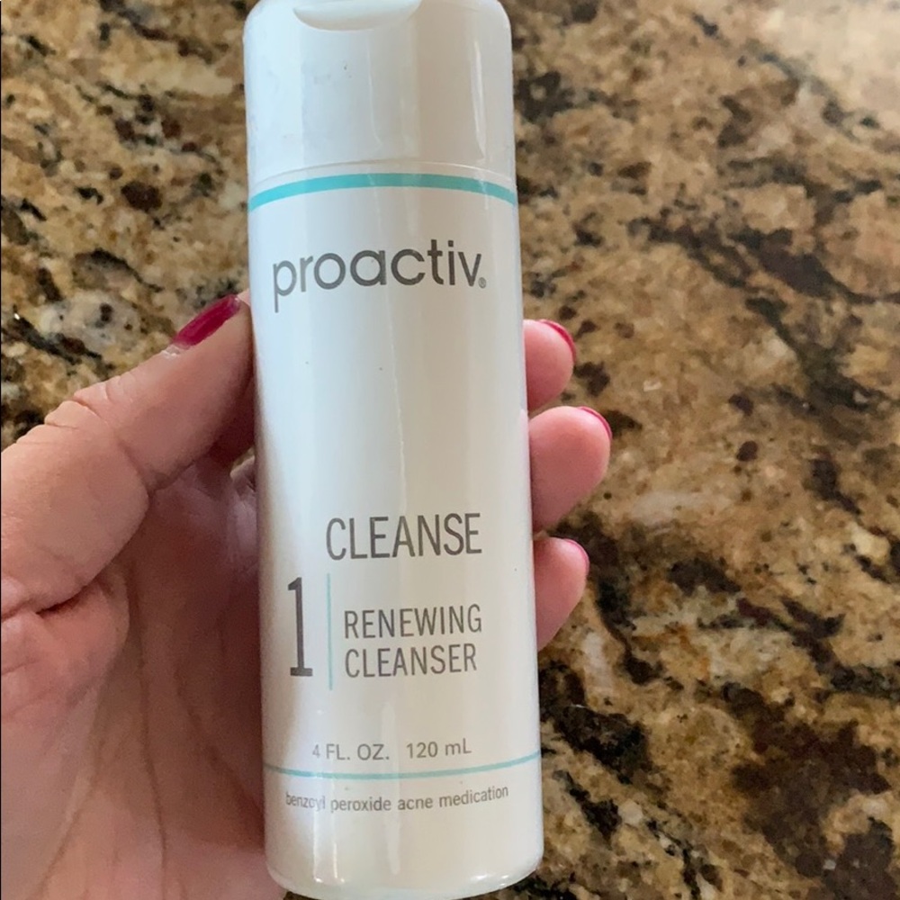 Proactiv renewing cleanser